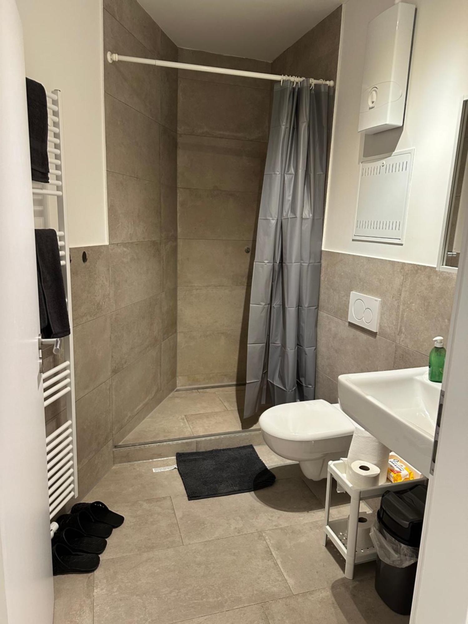 Place To Sleep - Kassel: Direkt An Der Uni Exterior foto